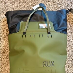 NWT RUX COOLER BAG